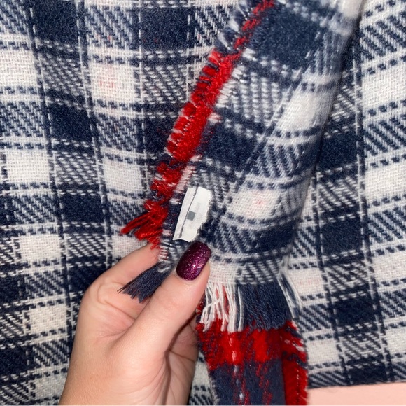 Abercrombie Flannel Blanket Scarf - Picture 3 of 3